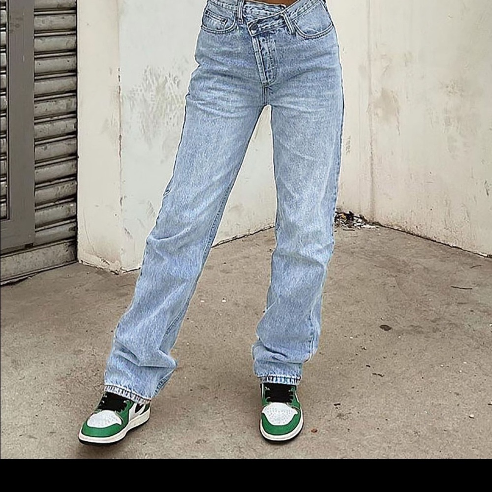 Crossover waist jeans